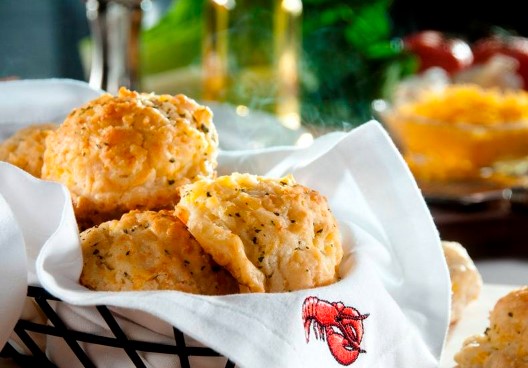 How to Reheat Red Lobster Biscuits
