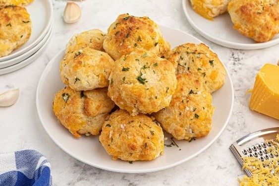 The Red Lobster Cheddar Bay Biscuit Hack For Chicken Pot Pie